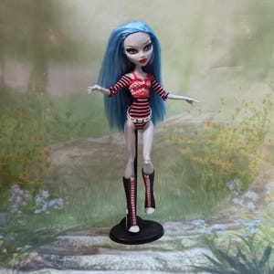 Monster high doll Ghoulia Yelps/ Basic/ collectibles / rare/ Mattel/ missing pants and accessories