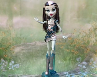 Monster high doll Frankie Stein/ Power Ghouls- Voltageous/ collectibles / rare/ Mattel