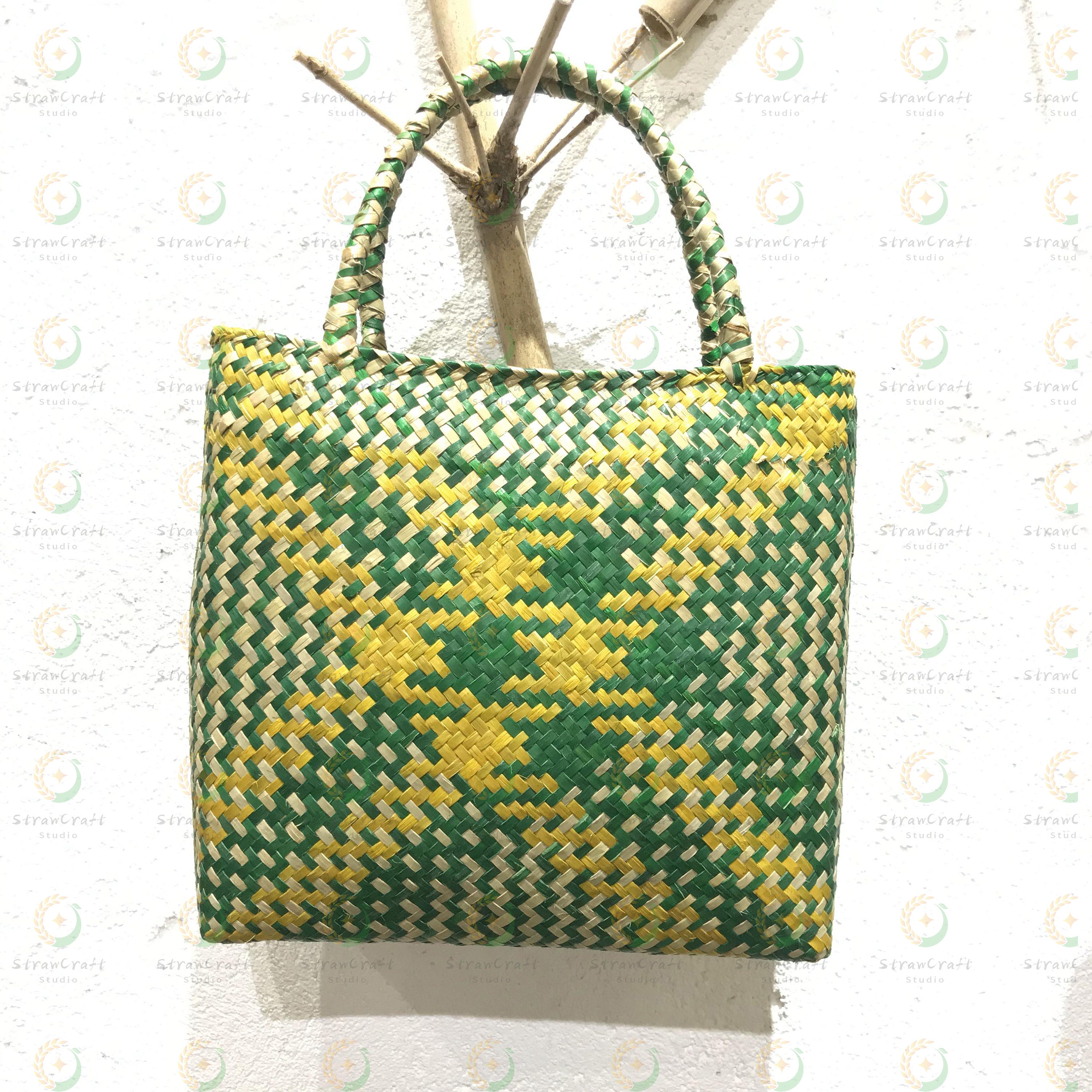 Green Straw Bag, Vintage Tote Bag, Shopping Bag, Straw Basket, Cross
