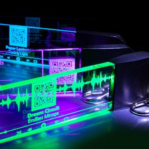 Llavero con código QR de canción personalizada: Llavero LED de música personalizada