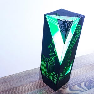 Cyberpunk Geometrische Schreibtischlampe - RGB LED Gaming Room Decor, Coder Nachtlicht