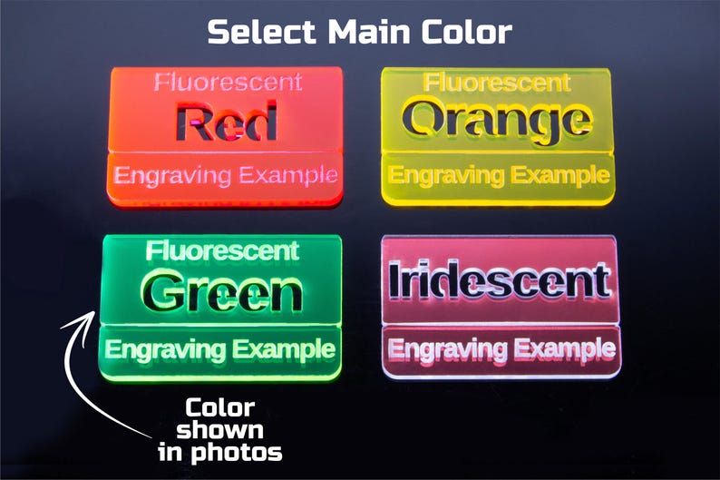 K&ouml;nnte beinhalten: Das Bild zeigt vier rechteckige Acrylfarbmuster in Rot, Orange, Gr&uuml;n und Iridescent. Jedes Muster tr&auml;gt das Wort "Fluorescent" &uuml;ber einem Farbnamen und "Engraving Example" darunter. Der Text "Color shown in photos" ist ebenfalls vorhanden.