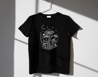 T-shirt con funghi psichedelici / Maglietta stile cottagecore con fasi lunari / T-shirt grafica unisex / Regalo per amanti della natura / Top con estetica fungina