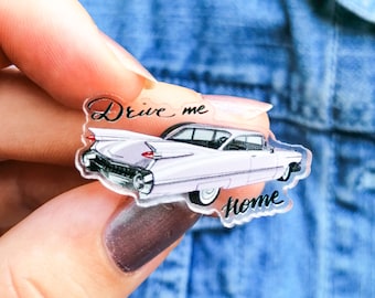 Spilla in acrilico rosa Cadillac, accessorio per giacca di jeans