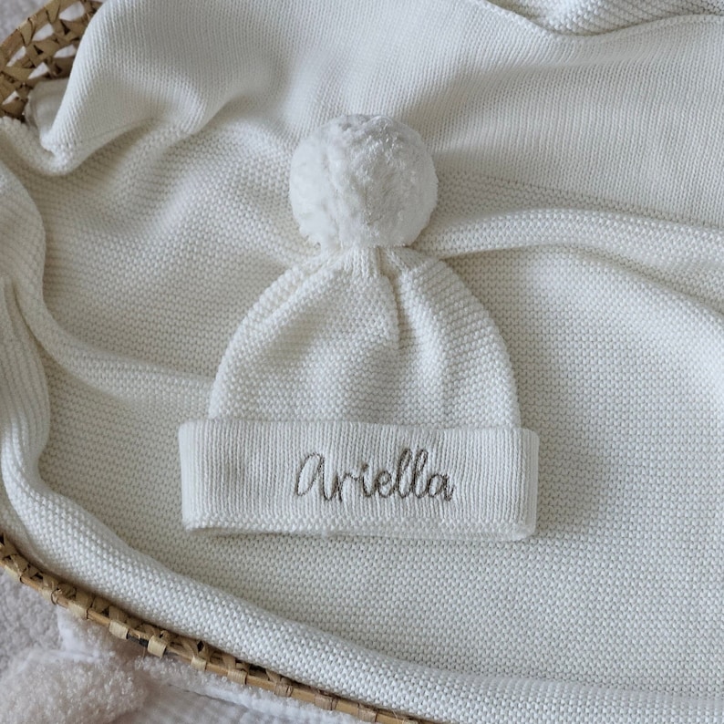 Personalised Knitted Baby Bobble Hat | Baby Bobble Hat | Organic Cotton Baby Hat | Pom Pom Hat | Knit Hat | Baby Shower Gift | New Baby Gift bild 3