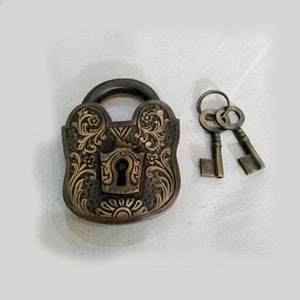 4.72" inches Vintage Large Victorian Engraved Solid Brass Working PADLOCK and Skeleton Keys