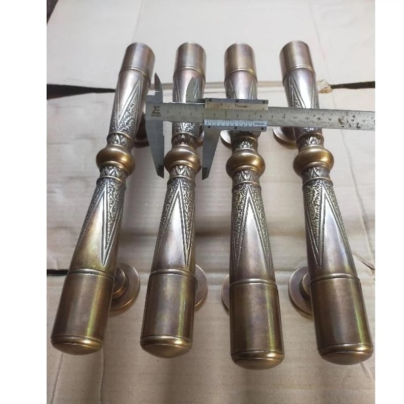 4 st dörrhandtag i antik mässing - set med 2 par - 30 cm vintage-stil entrédörrshandtag för dubbeldörrar - lyxiga beslag i massiv mässing bild 4