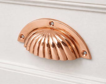 Juego de 4 tiradores de copa de latón festoneado de 8,9 cm (3-1/4") de latón antiguo para cajones de cocina, aparadores y herrajes para muebles.