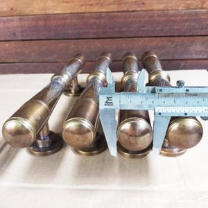 4 st dörrhandtag i antik mässing - set med 2 par - 30 cm vintage-stil entrédörrshandtag för dubbeldörrar - lyxiga beslag i massiv mässing bild 3