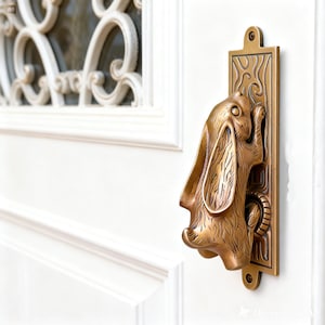 Batedor de porta vintage em latão com coelho - Puxador de porta antigo em forma de lebre - Decoração de entrada em latão maciço com tema animal - Puxador de portão exclusivo em forma de coelho - Estilo vitoriano