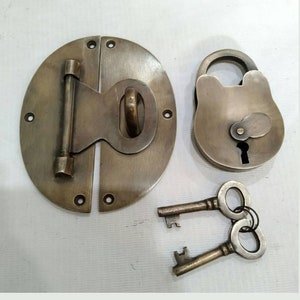Set Vintage Padlock Skeleton Key with Large Retro Round Safe Box Door Latch Antique Solid Brass 5.11 Inches [DH054]
