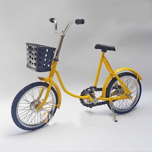 Real Working Miniature Minion Bicycle Perfect for Your Dollhouse or Collection with real gear mechanic