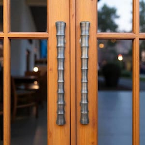 Poignées de porte en bambou, laiton antique - Grandes poignées inspirées de la nature de 61 cm (24 po) - Lot de 2 quincaillerie d'entrée de style zen - Poignées de porte en bambou en laiton massif