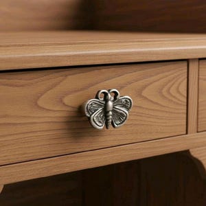 Set di 4 pomelli a farfalla per cassetti - Pomelli per mobili in ottone anticato - Maniglie a farfalla in stile vintage per cameretta, cassettiera e credenza 1,77"