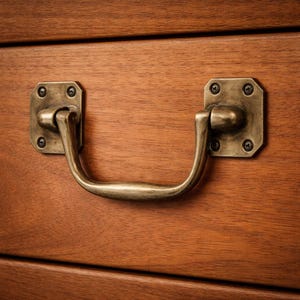 Juego de 2 tiradores de latón estilo vintage para cajones, con roseta trapezoidal de 6,25", herrajes de latón macizo para muebles de armarios y cómodas.