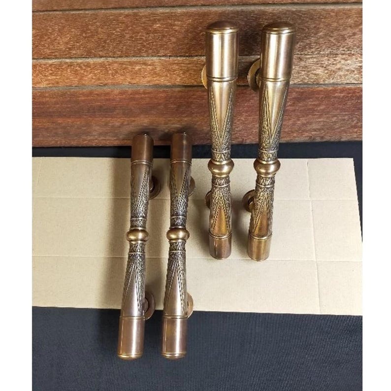 4 st dörrhandtag i antik mässing - set med 2 par - 30 cm vintage-stil entrédörrshandtag för dubbeldörrar - lyxiga beslag i massiv mässing bild 2