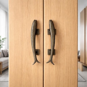 Ein Paar Fisch-Türgriffe aus Messing - Antike Fisch-Türgriffe für Schränke & Türen - Maritimes Wohndekor - Küstenmöbelbeschläge 18 cm