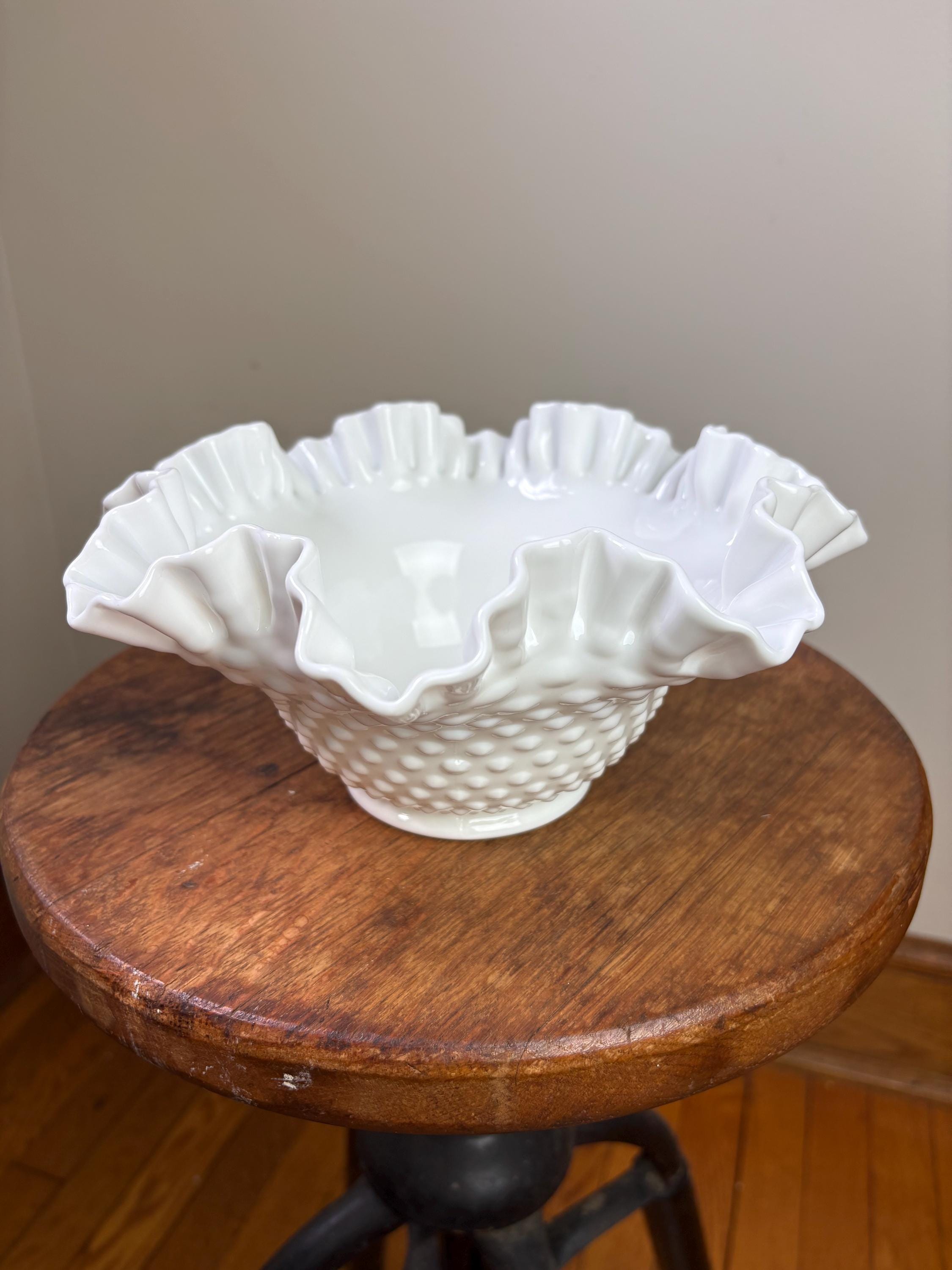 フェントン　ホブネイル　ホワイト　ラージフリルボウル White Fenton Bowl - Etsy