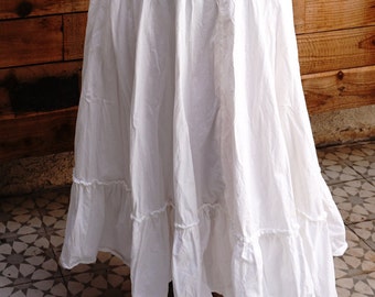 white flowy skirt vintage