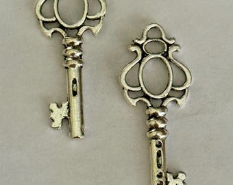SILVERPLATE SKELETON KEY, Skeleton Key Charm, Antique Silverplate