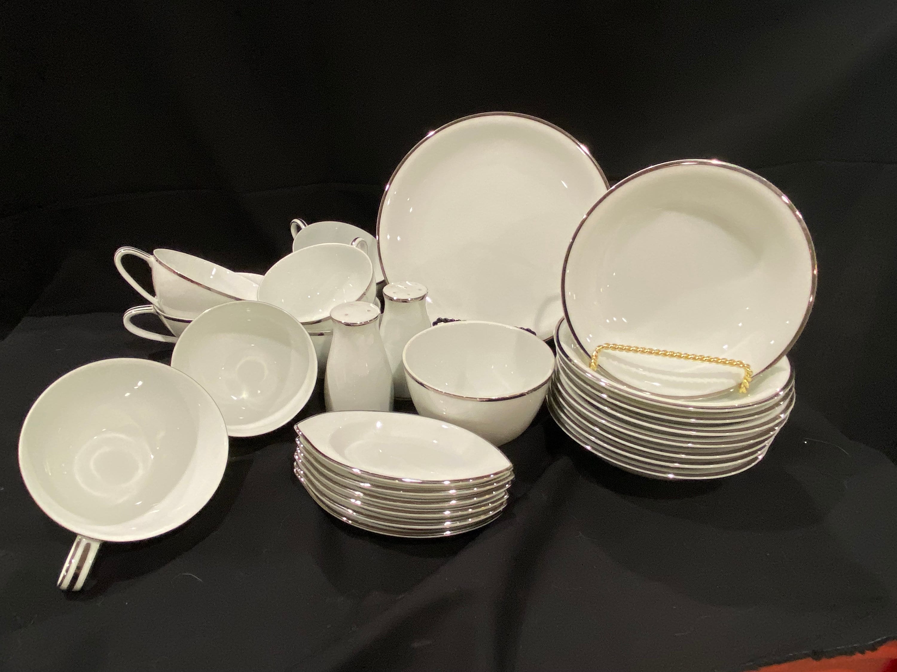 【美品】ノリタケエセックスプラチナム/ディナーセット8枚 イギリス製 美品】ノリタケエセックスプラチナム/ディナーセット8枚 イギリス製