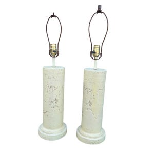 Par de 2 luminárias de mesa de gesso coral sintético estilo boho pós-moderno dos anos 1980