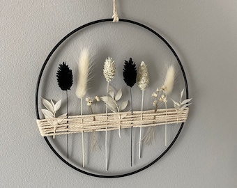 Bague en métal noir avec fleurs séchées noires et blanches | Couronne de fleurs séchées | Décoration de fenêtre | prairie fleurie | Couronne de porte