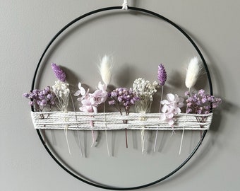 Metallring mit Trockenblumen und Garn | lila weiß | Trockenblumenring | Trockenblumenkranz | Türkranz | Fensterdeko | Blumenring