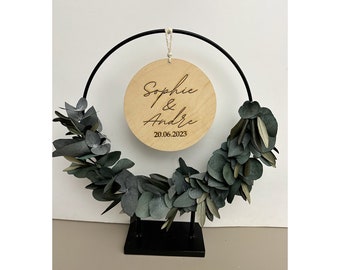 Anneau de stand de couronne de fleurs séchées personnalisé avec disque en bois | Cadeau de mariage | Nom de famille | Cadeau pour déménager | eucalyptus