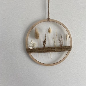 Ring mit Trockenblumen, Gräsern und Garn natur Fensterdeko Wanddeko Holzring Herbstdeko Bild 5