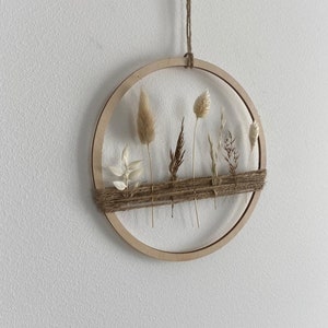 Ring mit Trockenblumen, Gräsern und Garn natur Fensterdeko Wanddeko Holzring Herbstdeko Bild 3