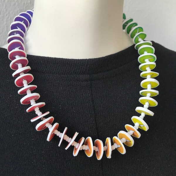 collier arc-en-ciel, perles, collier, polymère clay, perles de verre , élastique, unique, pièce unique, à la main, 53 disques avec un dégradé parfait