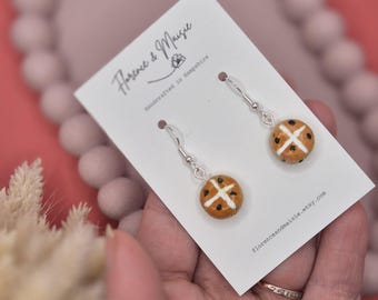 Hot Cross Buns Ohrringe, Oster-Accessoires, Frühlingsschmuck, Leichte Ohrhänger, Ostergeschenk für Sie, Miniature Food Schmuck