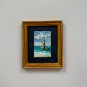 Mini pintura de paisaje marino: 5 x 8 cm, arte al óleo original, velero en el mar, miniatura oceánica enmarcada, decoración de pared de paisaje marino diminuto, pintura al óleo ACEO