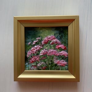 Pintura em miniatura de mil-folhas rosa - Arte em óleo de flores silvestres em moldura dourada, 4 x 4 polegadas, presente original inspirado na natureza