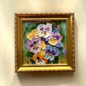 Pintura a óleo original em miniatura com moldura dourada – Arte floral de amor-perfeito de 4 x 4 polegadas em papelão – Presente de flor emoldurada para mãe ou amiga, pequena arte de parede