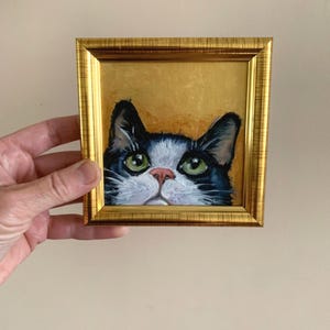 Mini retrato de gato – pintura a óleo original 4x4", gato preto e branco, arte emoldurada, arte de gato excêntrica, decoração de parede de pequenos animais