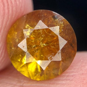 Faceted Demantoid Garnet Gemstone: 6x5mm Round Cut, Pakistan