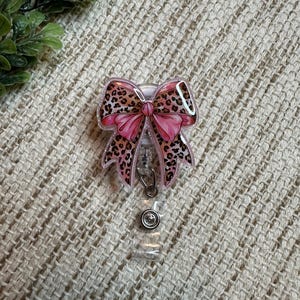 Pink Leopard Print Bow Badge Reel – Pink Retractable ID Holder with Cute Animal Print Ribbon for Nurses, Teachers, Office Staff