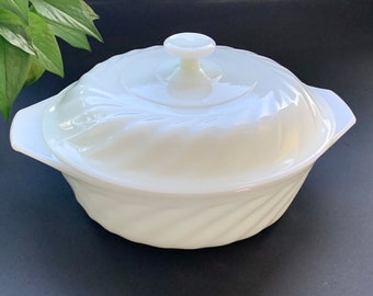 Vintage Anchor Hocking Fire King Milk Glass Swirl 1.5 qt  Covered Casserole w/ Lid