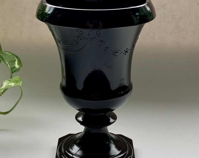 Vintage 1930 L.E. Smith 800 Black Glass Pedestal Urn Vase embossed