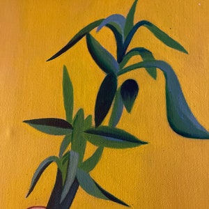Peut inclure: Une peinture d'une plante verte avec des feuilles vert fonc&eacute; dans un pot brun sur un fond jaune.