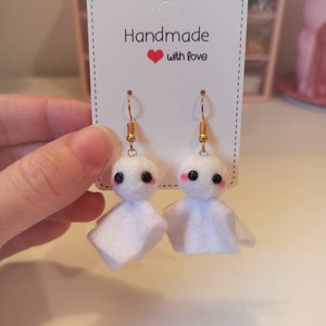Teru teru bozu / bee earrings - Poppywool shop carded wool works decorations keychain nerd otaku handmade