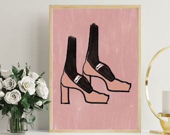 Puede incluir: Una impresión enmarcada en rosa con una ilustración minimalista de dos zapatos negros de tacón sobre un fondo rosa.