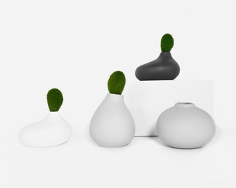 Petite Ceramic Teardrop Bud Vase/ Modern Japandi Flower Vase / Zen Home Décor Essentials