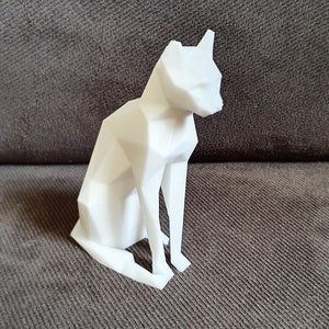 Cat figure or sculpture, decoration (3D printing, low poly), 5 cm, 10 cm, 15 cm, 20 cm or 25 cm high in desired color