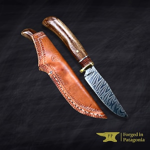 AUTHENTIC &lt; Hand Forged &gt; Twist Damascus Hunter with 5-Inch Blade and Handmade Leather Sheath, Great Christmas Gift for Him