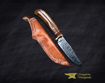 AUTÊNTICO < Forjado à mão > Twist Damascus Hunter com lâmina de 5 polegadas e bainha de couro feita à mão, ótimo presente de Natal para ele