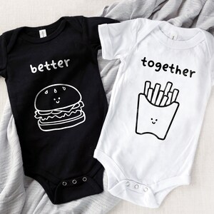 Twin Body Body Burger Pommes SVG Better Together Shirt Design Zwillinge Passende Baby Babys Doppel Probleme, Cute Onesie Designs