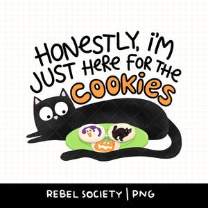 Puede incluir: Una ilustración digital de un gato negro con ojos grandes tumbado detrás de un plato verde claro que contiene tres galletas decoradas. Sobre el gato, el texto dice: HONESTLY, I'M JUST HERE FOR THE COOKIES. La palabra cookies es naranja.